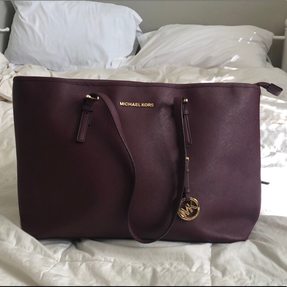 Michael Kors Handbags - MIchael Kors Jet Set Travel Tote